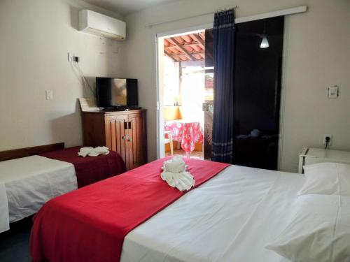 Standard Triple Room room in O Pharol Hostel e Pousada