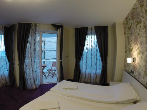 VIP Apartments Dobrevi - image 7