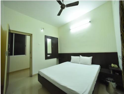 PRM Aruna Lodge in Periyar Nagar