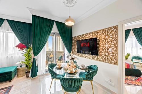 1BR Full Burj View 1 min to Dubai Mall Arabic Vibe, Dubai (Foto 4)