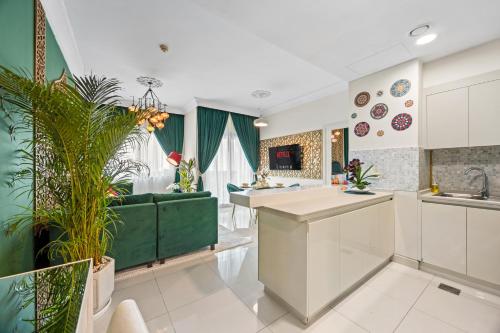 1BR Full Burj View 1 min to Dubai Mall Arabic Vibe, Dubai (Foto 9)