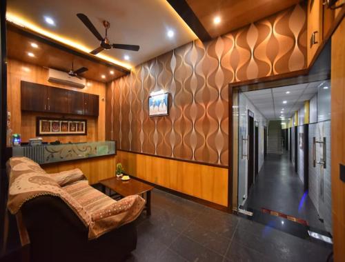 Лоби, PRM Aruna Lodge in Periyar Nagar