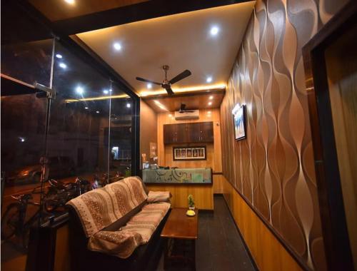 Лоби, PRM Aruna Lodge in Periyar Nagar