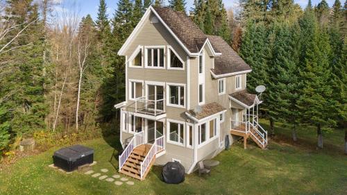 Magnificent Riverside Bright Chalet with Spa in Chertsey (QC)