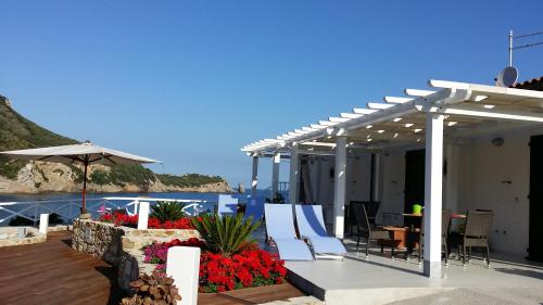 Kert, Le poste di Simplicio B&B in Giglio Island