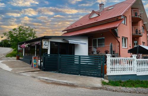 Viesnīcas āriene, La Bujor in Ocna Sugatag