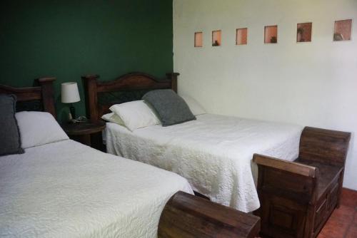 Double Room with Shared Bathroom image 2
