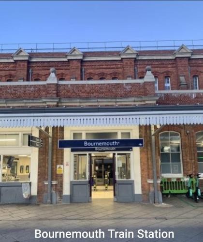 Double Room in Winton in Wallisdown and Winton West