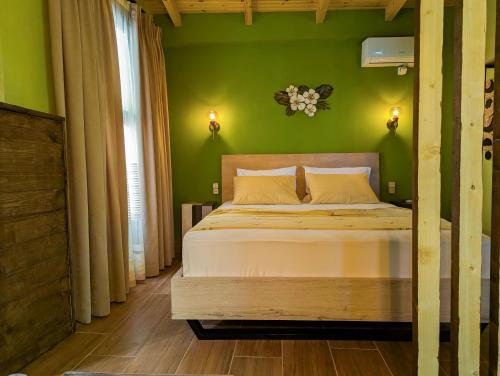 Triple Room with Garden View image 10