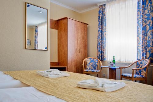 Standard Double Room - Land Side image 10