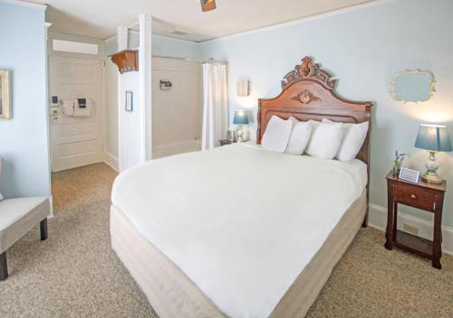 Inn on Charlotte - image 13