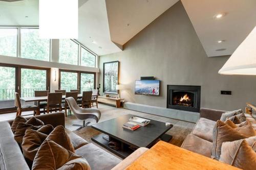 Northwoods Aspen Ski In Ski Out Access