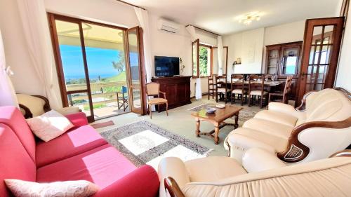 Hill Palace Villa in Santa Lucia