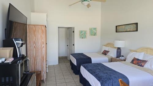 Lowes Wharf Marina Inn - image 2