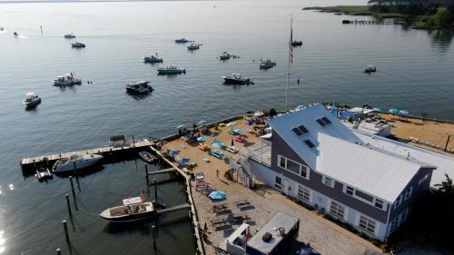 Lowes Wharf Marina Inn - image 6
