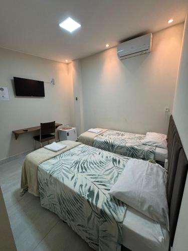 2 twin beds