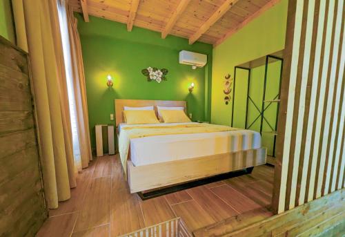 Triple Room with Garden View image 9