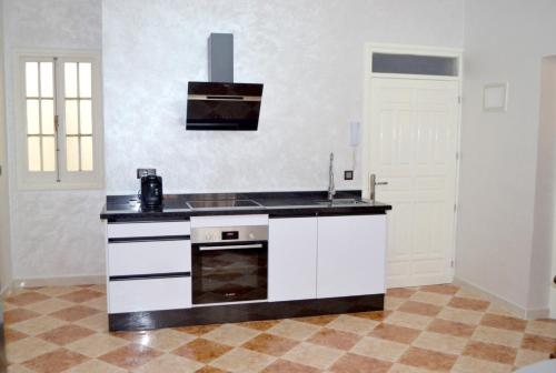 廚房, Apartment 5 min Corniche in 納祖爾