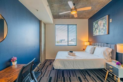 Unique 1BD -Central Downtown - Gym, Pool, Parking - Tap to explore photos