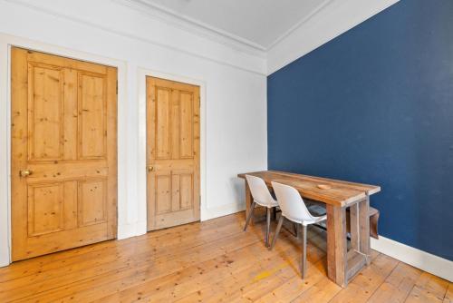 Thorntree 2 Bedroom Apartment with Sofa Bed - Edinburgh, Edinburgh (photo 4)