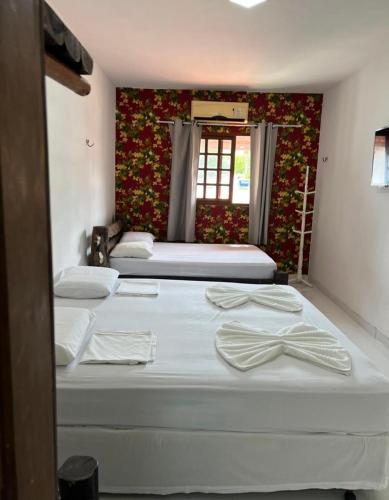 1 double bed, 1 twin bed