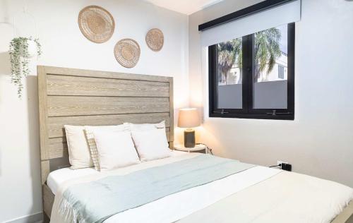 . AQUA Villas Del Mar Apt 2 - 2 BR Steps to Beach & Walk to Dine, The Best Location!