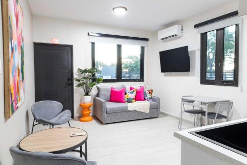 AQUA Villas Del Mar Apt 6 - 1 BR ADA-Accessible Beachfront Oasis – khách sạn tại Dorado