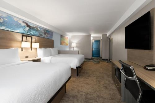 Garner Hotel Virginia Beach North by IHG Room Type - Standard Queen Room with Two Queen Beds and Tub - Mobility Accessible Garner Hotel Virginia Beach North by IHG Room Type - Standard Queen Room with Two Queen Beds and Tub - Mobility Accessible