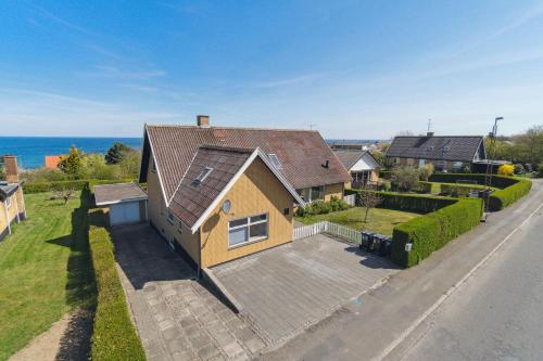 บริการและสิ่งอำนวยความสะดวก, Modern Holiday Home With Sea View In Tejn in ไทย์น