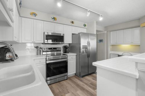 Seaside Paradise 3BR Condo Steps from the Beach in Pawleys Island, USA