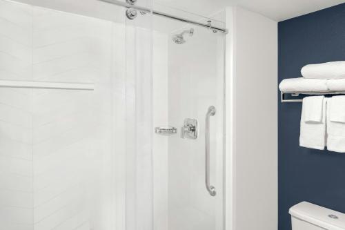 Fairfield Inn & Suites by Marriott San Francisco San Carlos - image 10