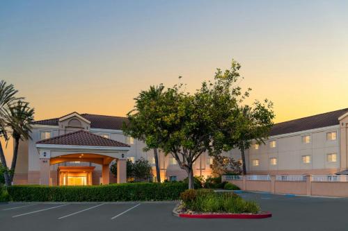 . Fairfield Inn & Suites by Marriott San Francisco San Carlos