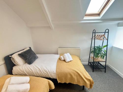 Treforest Apartment 3 Bedrooms - Next Station - Free Parking