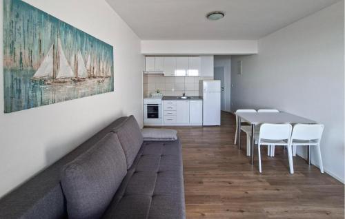 Kitchen, Lovely Apartment In Rtina With Wifi in Rtina