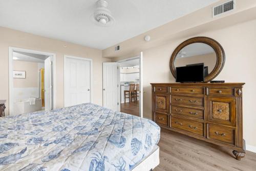 Paget 203 OV 3BR3BA wKitchen & Balcony - main image