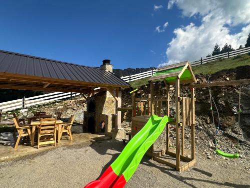 Mariash Woodhouse I Sauna I Stargazing Glasshouse in Lumbardh