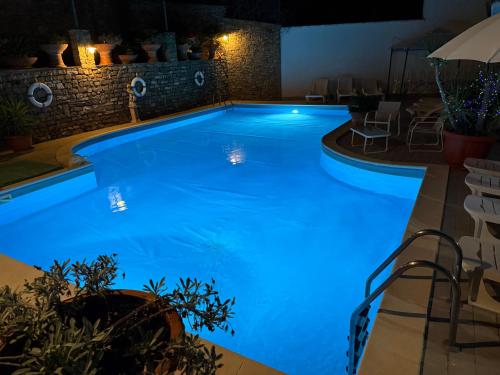 3 bedrooms, 5 beds