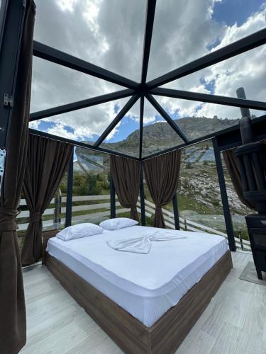 Mariash Woodhouse I Sauna I Stargazing Glasshouse in Lumbardh