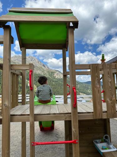 Mariash Woodhouse I Sauna I Stargazing Glasshouse in Lumbardh