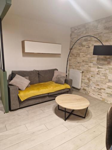 Appart terrasse climatisee 20 min de la Plage in Les Trois-Lucs