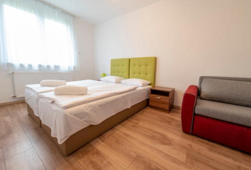 2 twin beds, 2 sofa beds