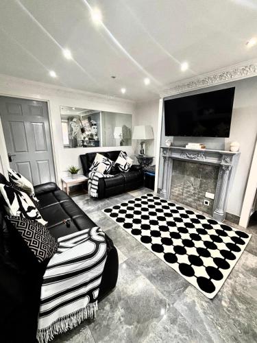 2 bed house sleeps 4-5 - Liverpool