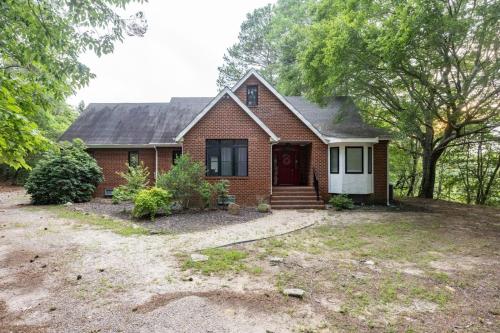 . Spacious 4BR Getaway w Games Pier Firepit
