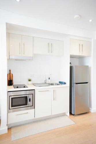 1BED-Sydney-POOL-Gym-Sleeps 4 Guests in Waterloo