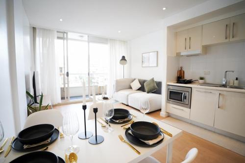 1BED-Sydney-POOL-Gym-Sleeps 4 Guests in Waterloo