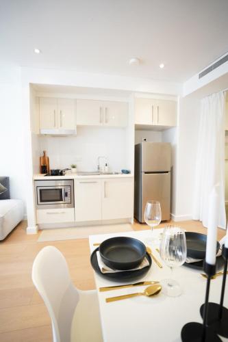1BED-Sydney-POOL-Gym-Sleeps 4 Guests in Waterloo
