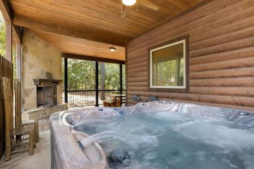Spacious 5BR with Pond - Hot Tub - Games - Sleeps 19, Broken Bow (Foto 11)