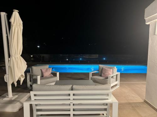 Maison entiere 10-12 personnes a Goldra de cima Loule in Santa Bárbara De Nexe