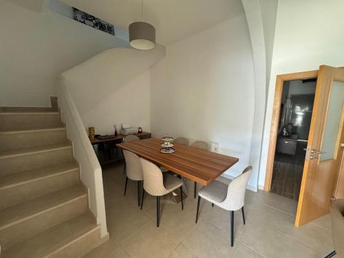 Maison entiere 10-12 personnes a Goldra de cima Loule in Santa Bárbara De Nexe