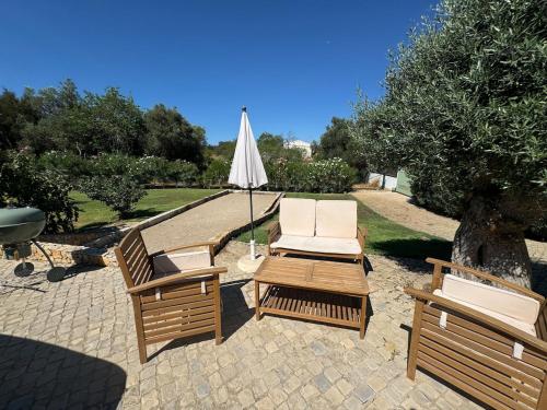 Maison entiere 10-12 personnes a Goldra de cima Loule in Santa Bárbara De Nexe